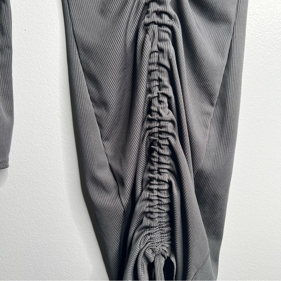 NWT PrettyLittleThing Charcoal Gray Ruched Bodycon Off Shoulder Dress Size 2 - Picture 3 of 7